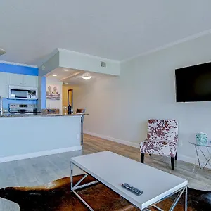 Apartment 441-waterfront, Amazing Views, Wifi, Pool And Close To Bucs Stadium