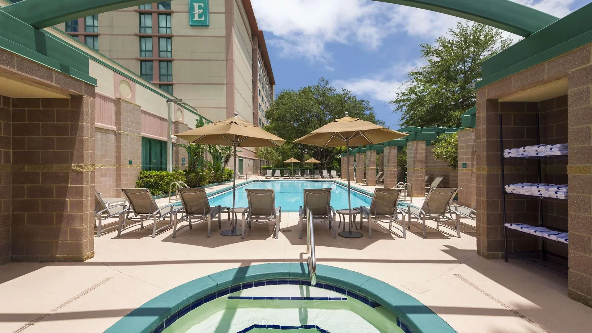 Hotel Embassy Suites By Hilton Tampa Usf Near Busch Gardens
