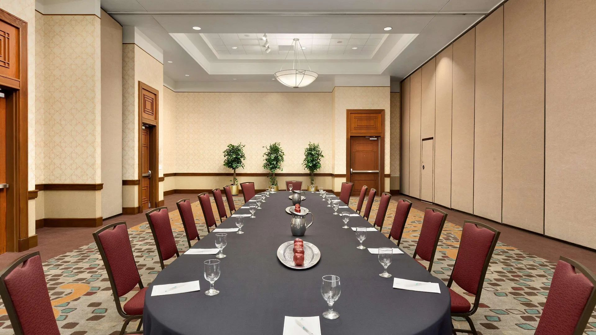 Embassy Suites By Hilton Tampa Usf Near Busch Gardens Estados Unidos