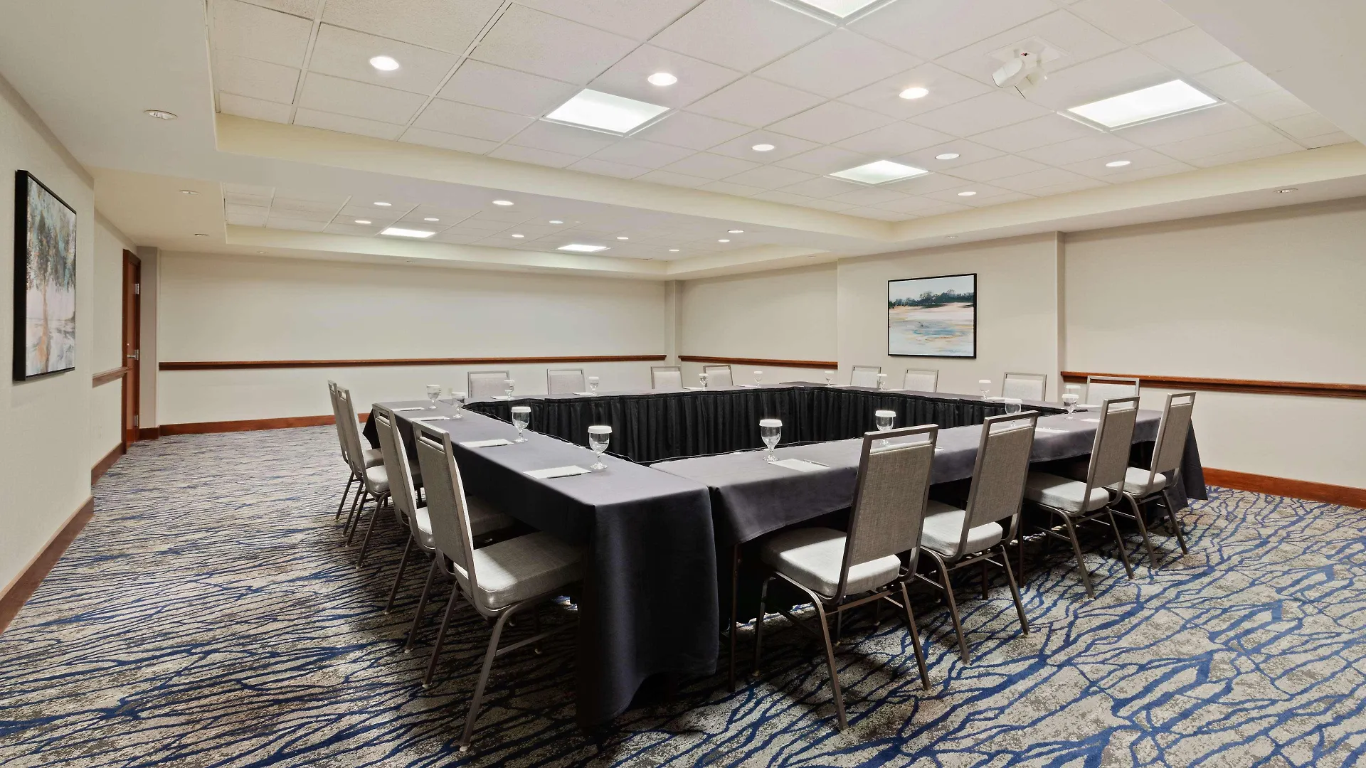 Hotel Embassy Suites By Hilton Tampa Usf Near Busch Gardens